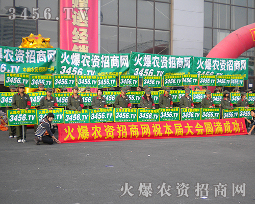 �𱬑�(zh��n)ʿһ����һ�˴�����ÿ��(g��)չλǰ