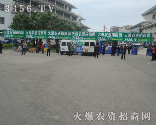 ���M����(zh��n)��·�ϣ����r(n��ng)�Y���̾W(w��ng)���(du��)���˿s���ŗ�