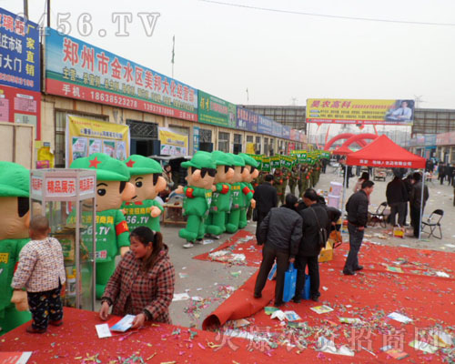 ����Ó�����Ʉ�ʮ��ľGɫ܊�b��(zh��n)ʿ׌�����ǰһ����