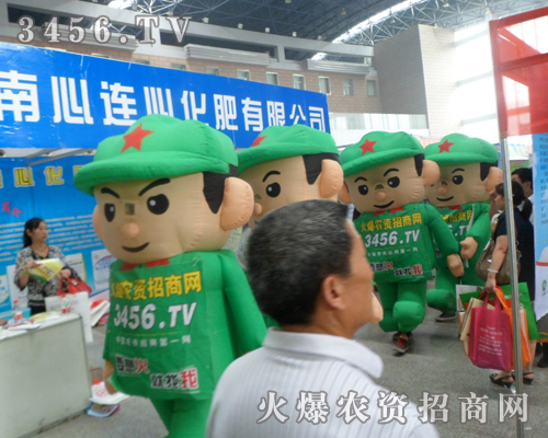 ���R��Ӣ���۰l(f��)������֮��չʾ���e�ӵ��L��