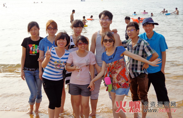 漫步威海沙灘 領(lǐng)略大海的風(fēng)采