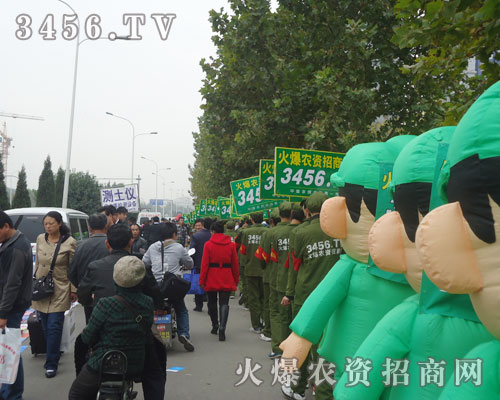 �Gɫ܊�b��ͨ��ģ���ڕ�(hu��)��(ch��ng)���γ�һ�����������L(f��ng)����