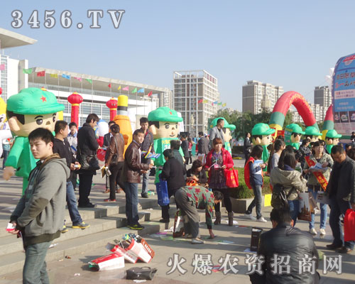 ��ͨ��ģ����γ�һ���ݲ��ɓ����L(f��ng)����