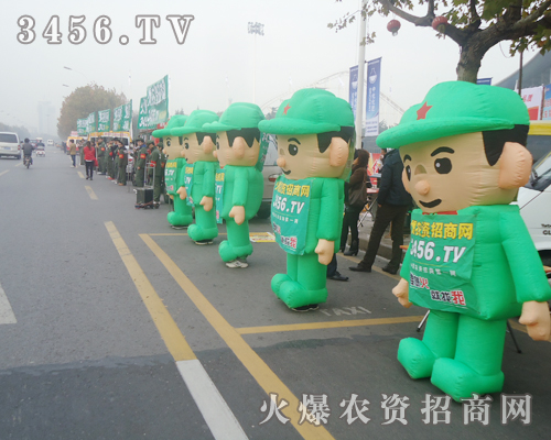 ��ͨ��ģ�����(du��)��ĳ���(ch��ng)����˴�չ��(hu��)��������һĨ��ɫ