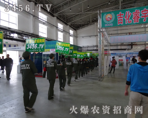 ���r(n��ng)�Y���̾W(w��ng)��2013�|�����ϕ����������^����һ��չʾ�ęC��