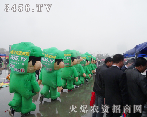 氣模寶寶在展會(huì)上全力以赴的做好宣傳