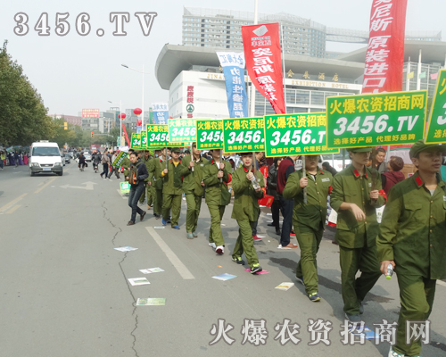 �Gɫ܊�b����չ��(hu��)��ÿ��(g��)����