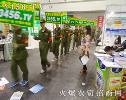 ���r�Y�W��������(zh��n)ʿ���ڲ���ǰ�M